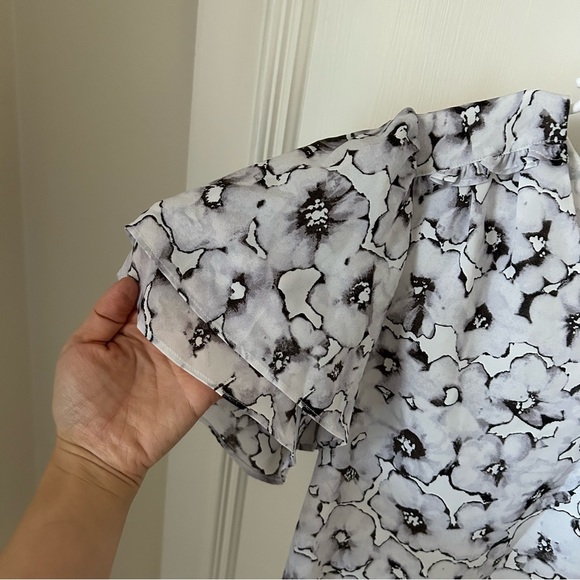 Banana Republic Gray Watercolor Floral Print V Neck Blouse Medium M - Picture 4 of 8
